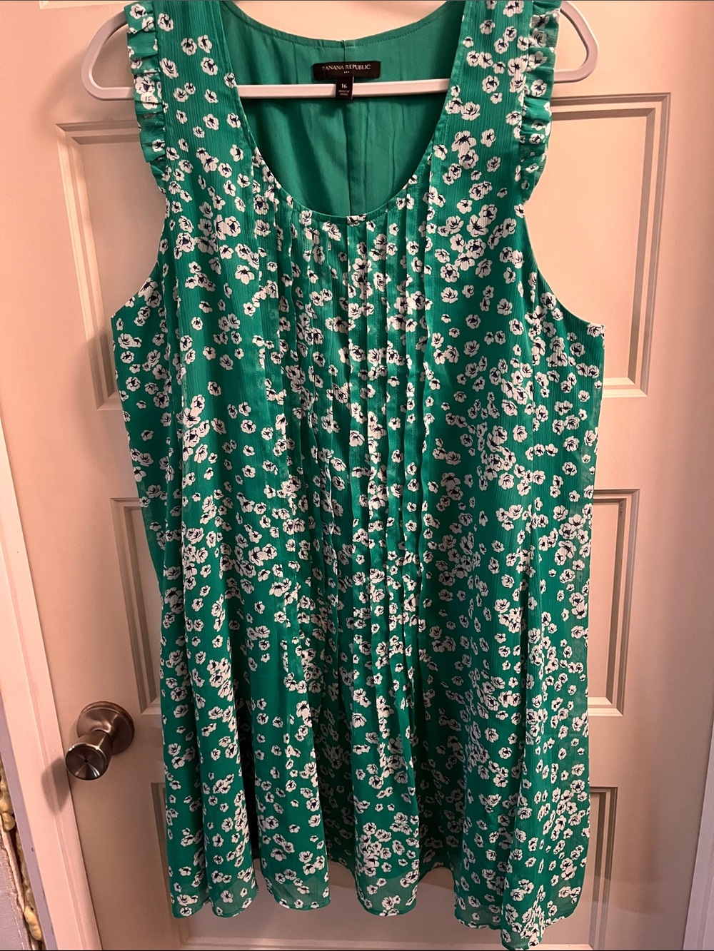 Banana Republic Green Floral Pleated Sleeveless Dress